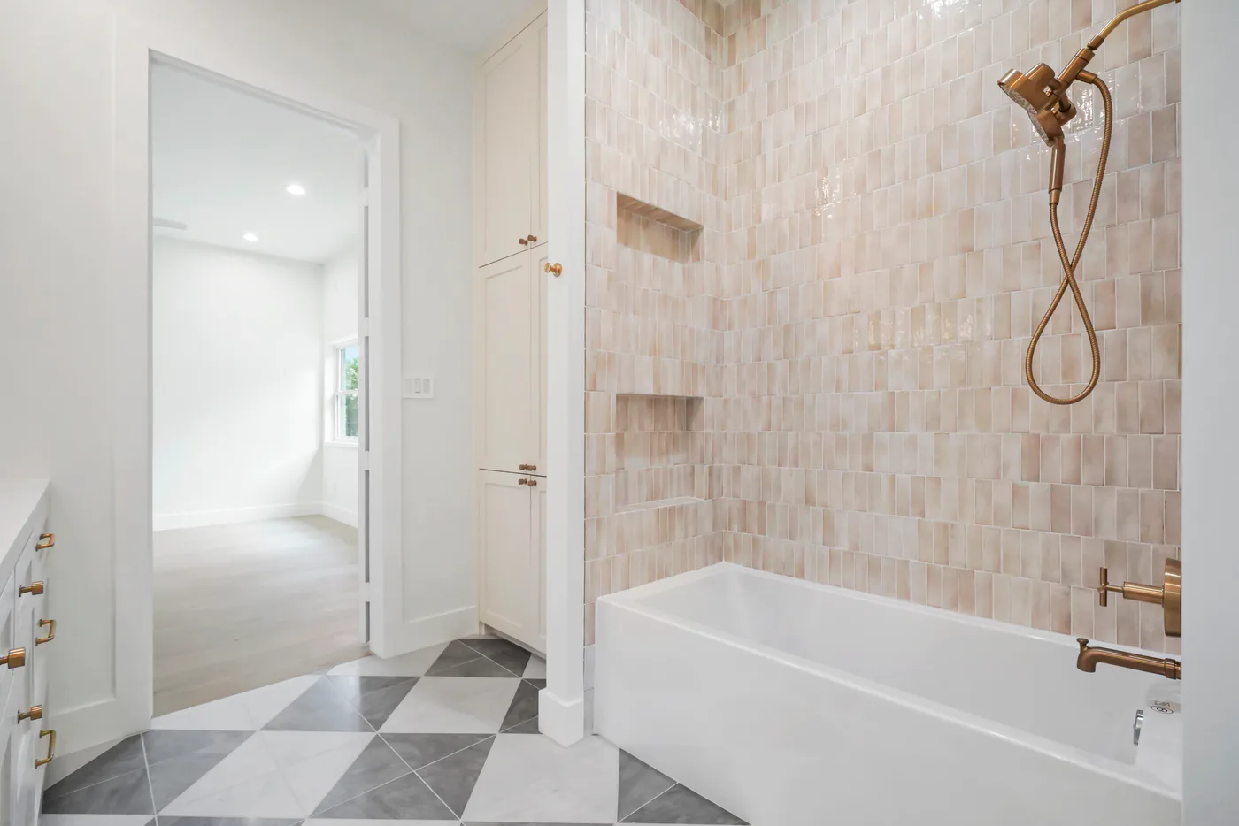 Wedgewood Residence, image 2